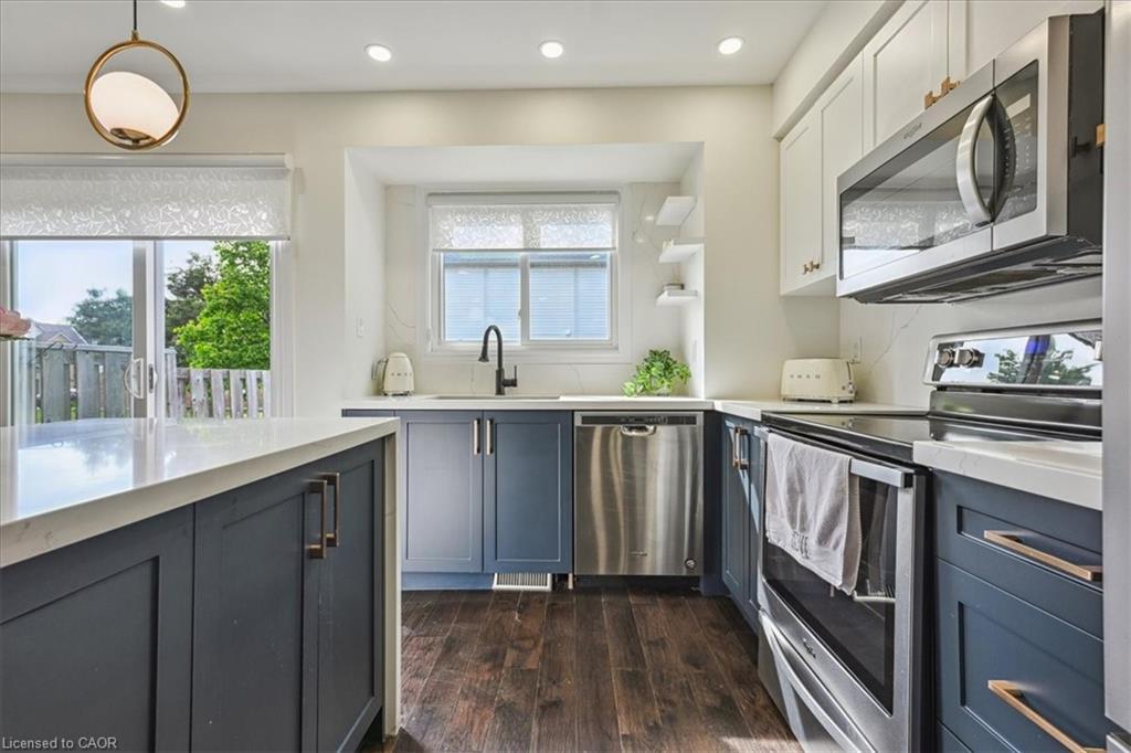 2-2920 Headon Forest Drive, Burlington, ON - Indoor Photo Showing Kitchen With Upgraded Kitchen