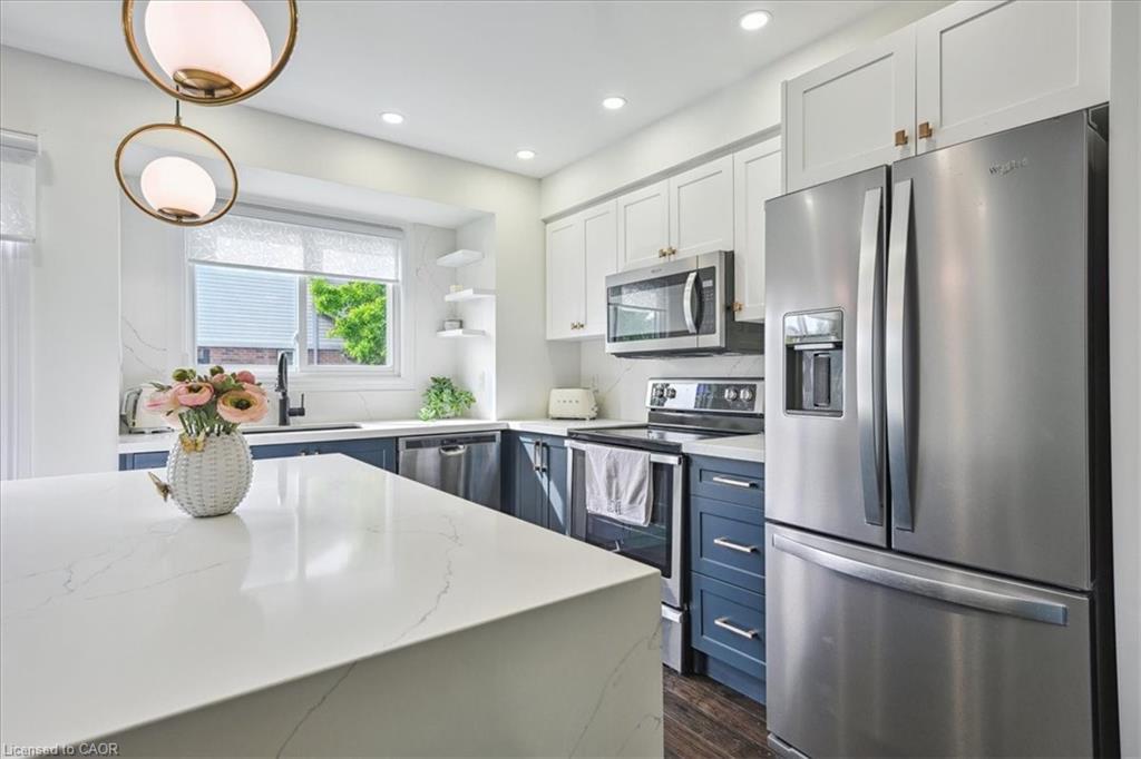 2-2920 Headon Forest Drive, Burlington, ON - Indoor Photo Showing Kitchen With Stainless Steel Kitchen With Upgraded Kitchen