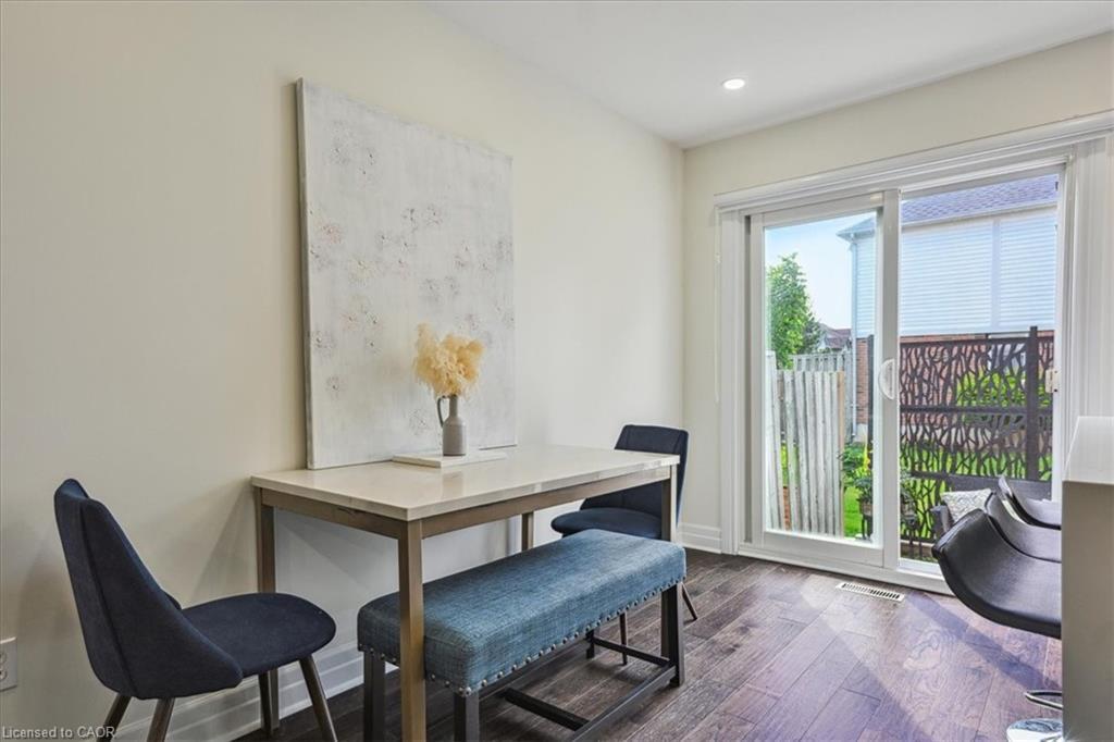 2-2920 Headon Forest Drive, Burlington, ON - Indoor Photo Showing Dining Room
