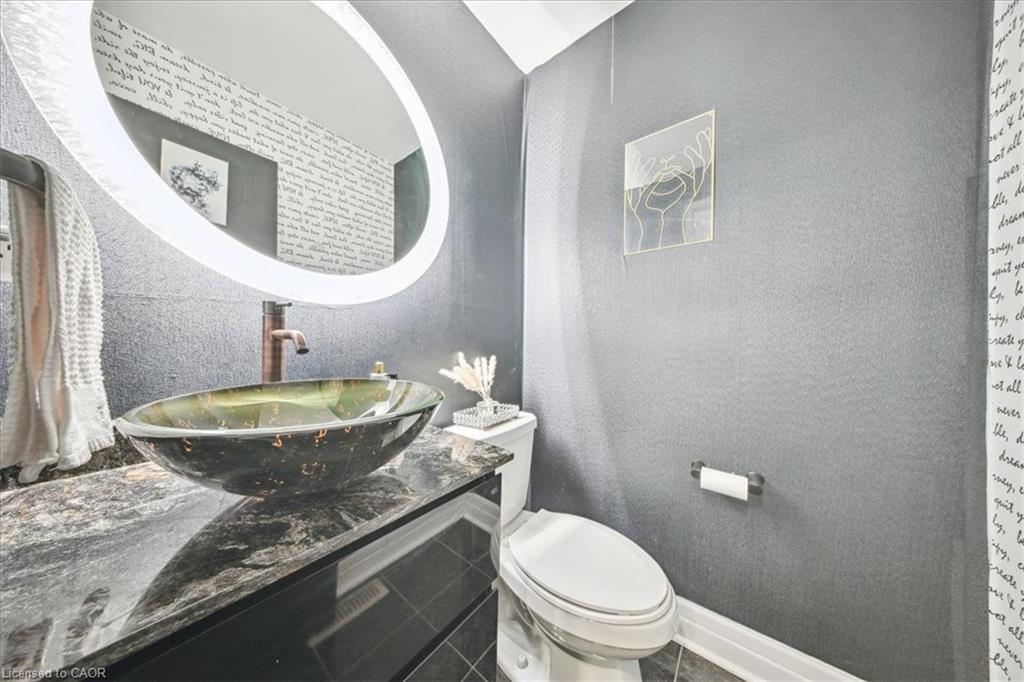 2-2920 Headon Forest Drive, Burlington, ON - Indoor Photo Showing Bathroom