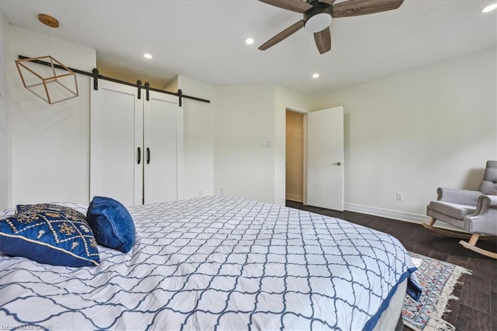 2-2920 Headon Forest Drive, Burlington, ON - Indoor Photo Showing Bedroom