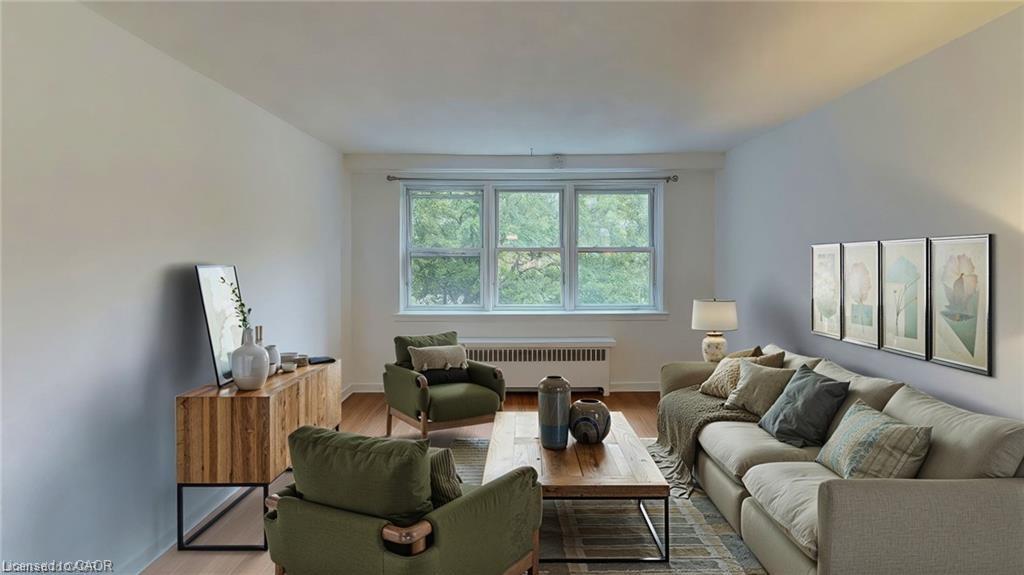 7-4 Robinson Street, Hamilton, ON - Indoor Photo Showing Living Room
