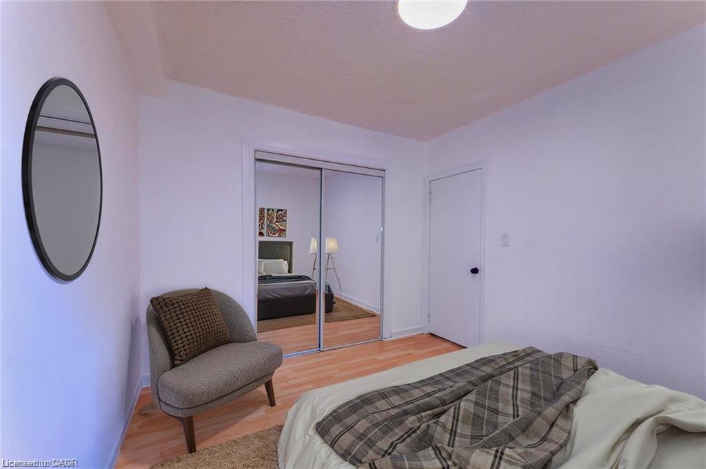 7-4 Robinson Street, Hamilton, ON - Indoor Photo Showing Bedroom