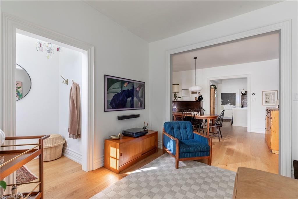 467 King William Street, Hamilton, ON - Indoor Photo Showing Living Room