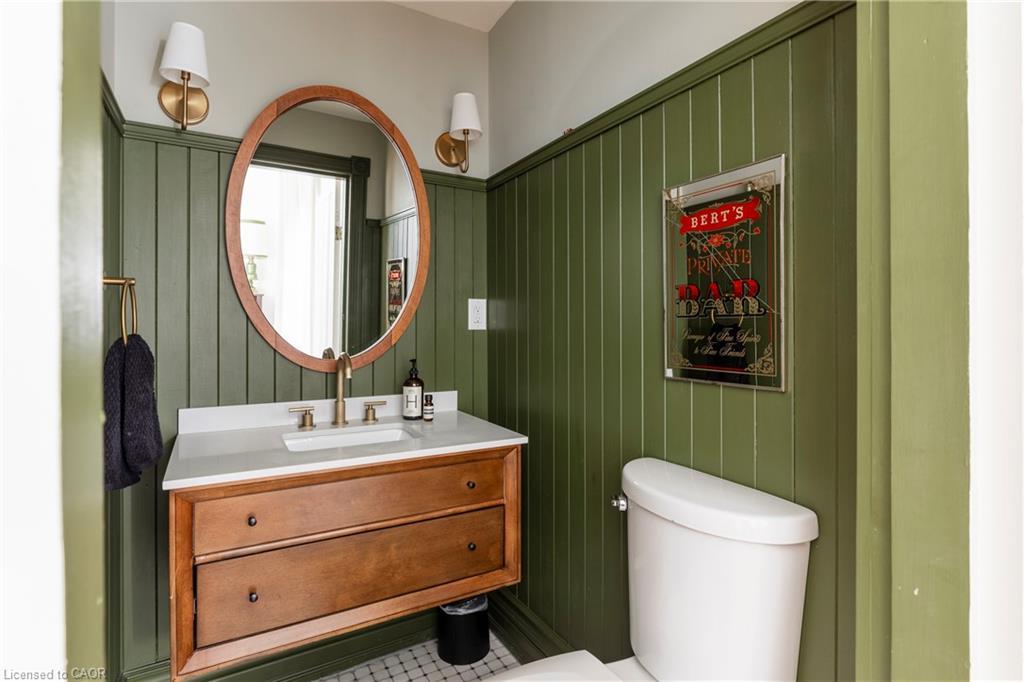 467 King William Street, Hamilton, ON - Indoor Photo Showing Bathroom