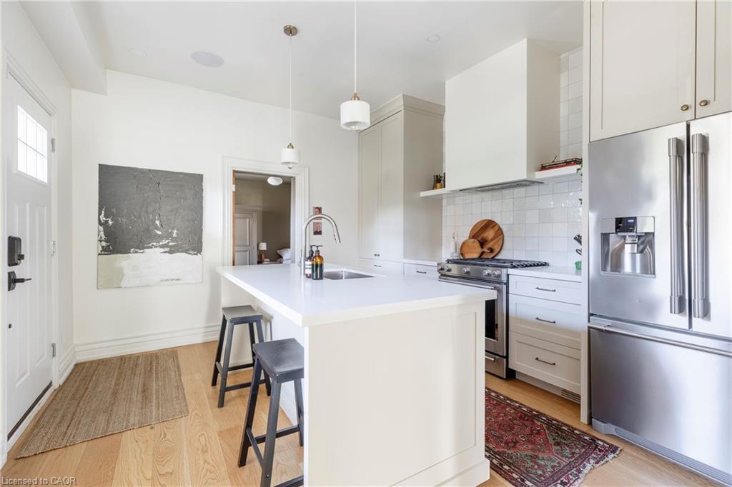 467 King William Street, Hamilton, ON - Indoor Photo Showing Kitchen With Upgraded Kitchen