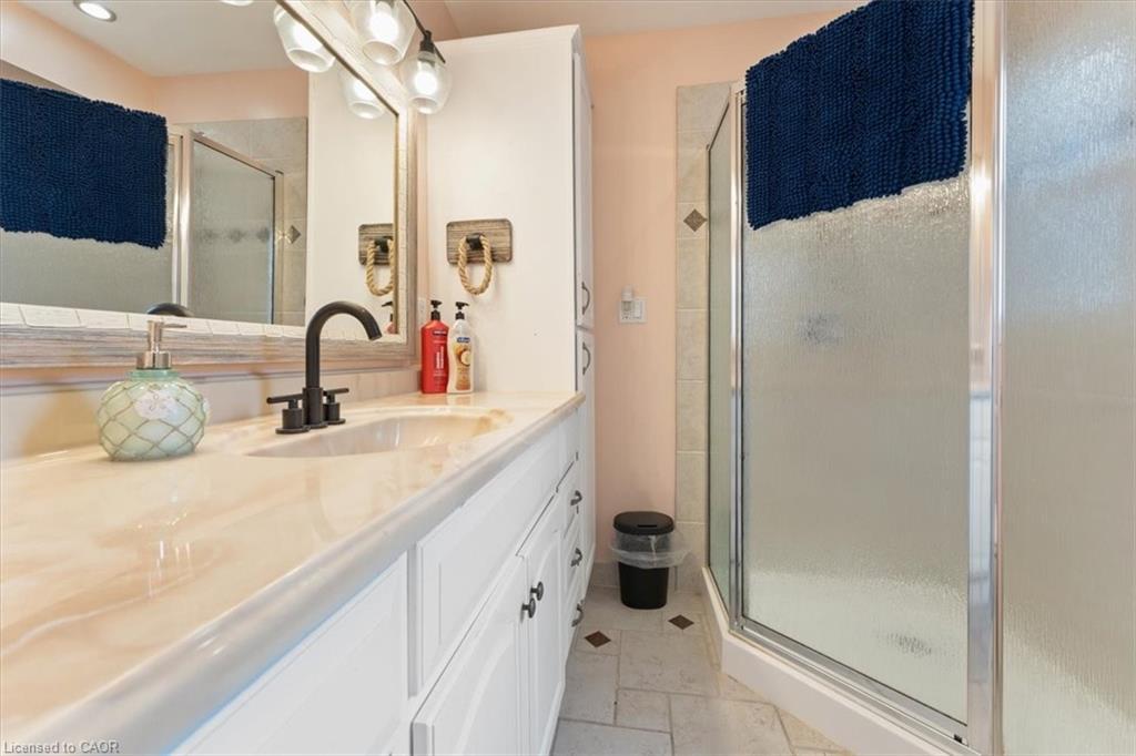 1019 Beach Boulevard, Hamilton, ON - Indoor Photo Showing Bathroom