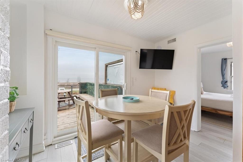 1019 Beach Boulevard, Hamilton, ON - Indoor Photo Showing Dining Room
