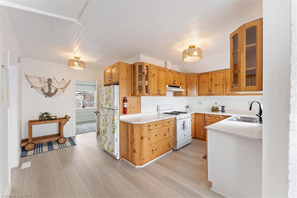 1019 Beach Boulevard, Hamilton, ON - Indoor Photo Showing Kitchen With Double Sink