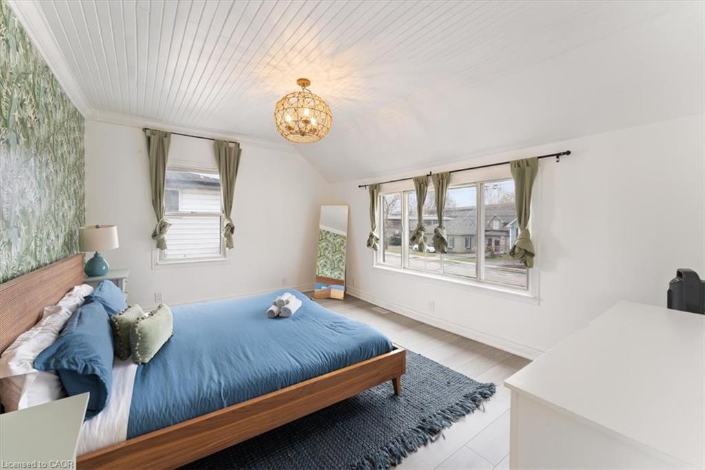 1019 Beach Boulevard, Hamilton, ON - Indoor Photo Showing Bedroom