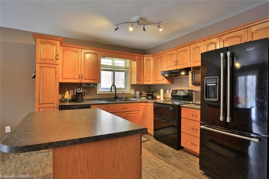 226 Bush Clover Crescent, Kitchener, ON - Indoor Photo Showing Kitchen With Double Sink