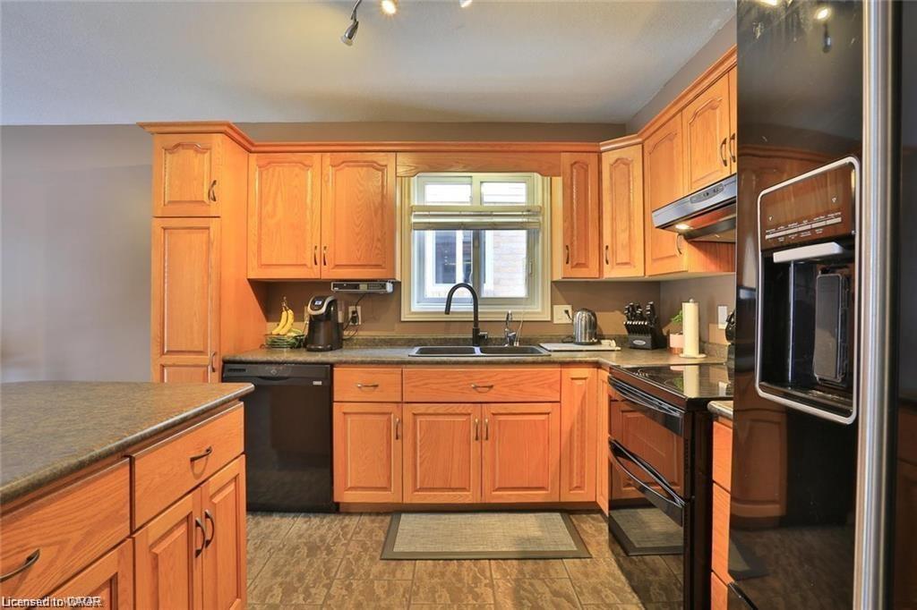 226 Bush Clover Crescent, Kitchener, ON - Indoor Photo Showing Kitchen With Double Sink