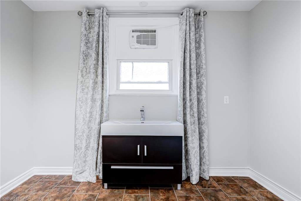 15 Empress Avenue, Hamilton, ON