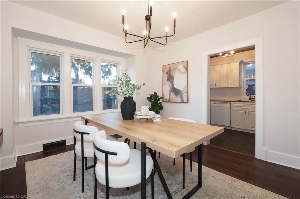 409 Wellington Street N, Kitchener, ON - Indoor Photo Showing Dining Room