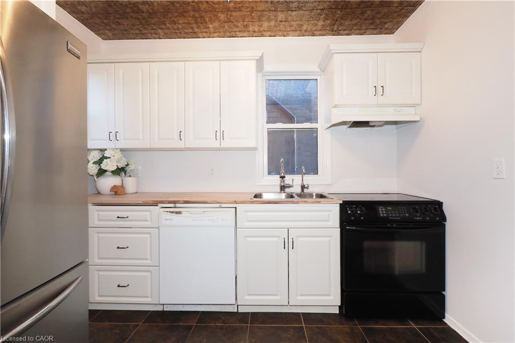 409 Wellington Street N, Kitchener, ON - Indoor Photo Showing Kitchen With Double Sink