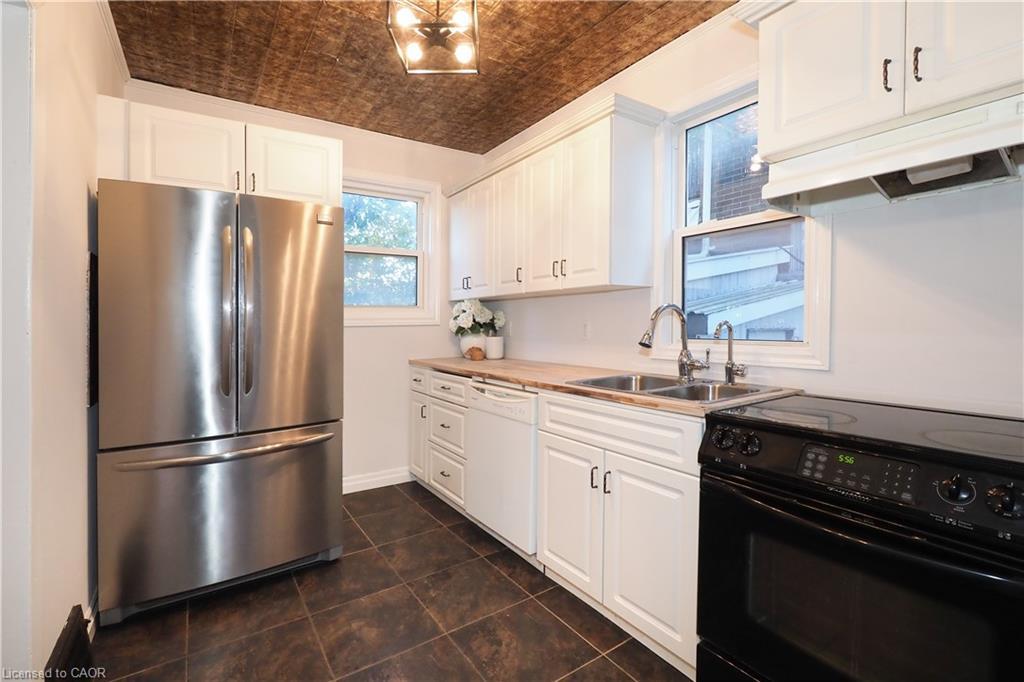 409 Wellington Street N, Kitchener, ON - Indoor Photo Showing Kitchen With Double Sink