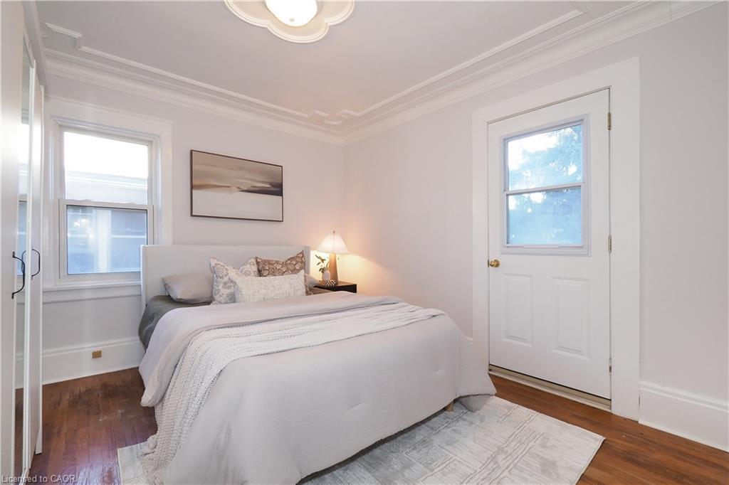 409 Wellington Street N, Kitchener, ON - Indoor Photo Showing Bedroom