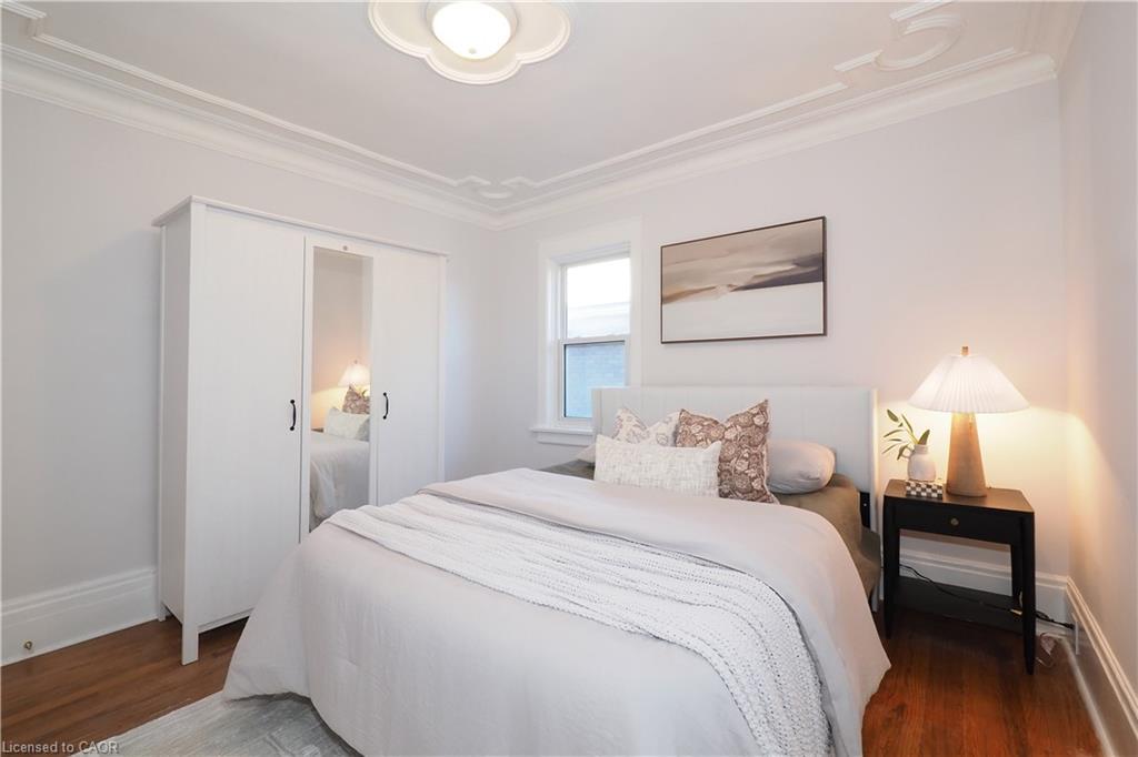 409 Wellington Street N, Kitchener, ON - Indoor Photo Showing Bedroom