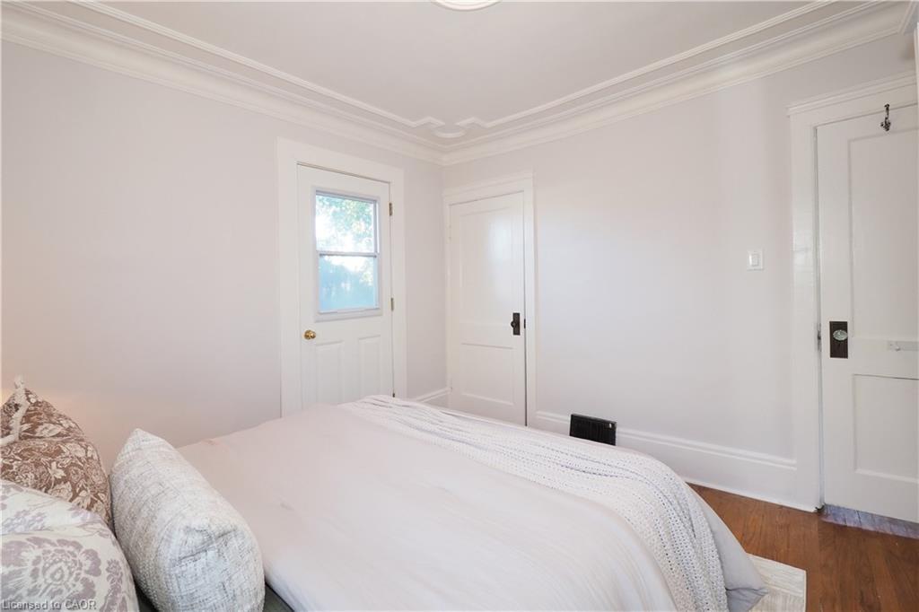 409 Wellington Street N, Kitchener, ON - Indoor Photo Showing Bedroom