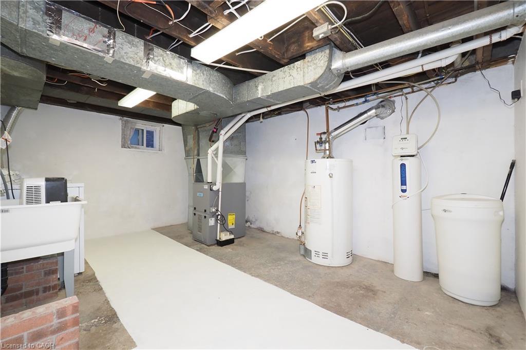 409 Wellington Street N, Kitchener, ON - Indoor Photo Showing Basement