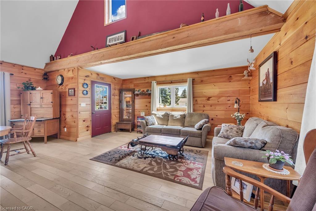 109 Mcnab Street E, Port Dover, ON - Indoor Photo Showing Living Room