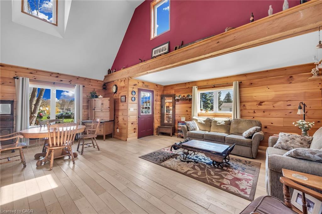 109 Mcnab Street E, Port Dover, ON - Indoor Photo Showing Living Room