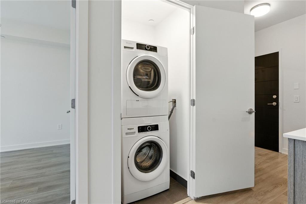 1209-212 King William Street, Hamilton, ON - Indoor Photo Showing Laundry Room