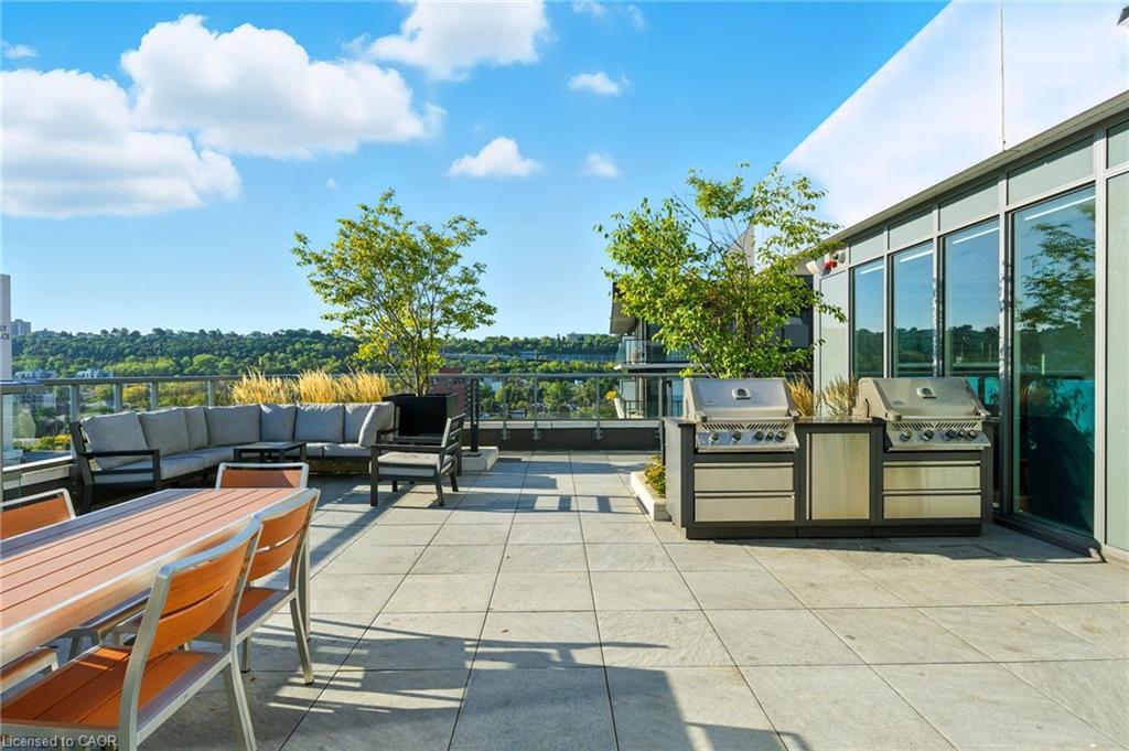 1209-212 King William Street, Hamilton, ON - Outdoor