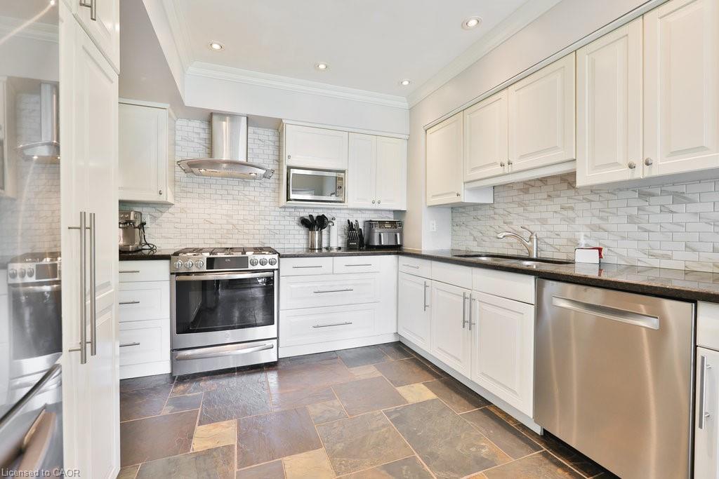 68 Tradewind Drive, Oakville, ON - Indoor Photo Showing Kitchen With Stainless Steel Kitchen With Upgraded Kitchen