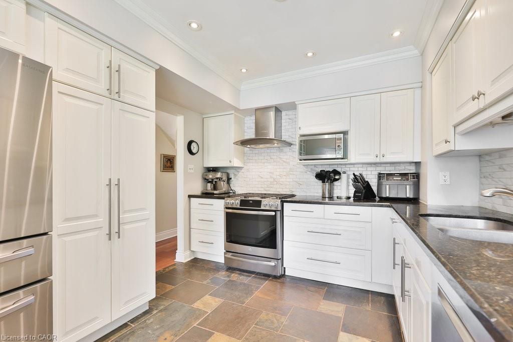 68 Tradewind Drive, Oakville, ON - Indoor Photo Showing Kitchen With Stainless Steel Kitchen With Upgraded Kitchen