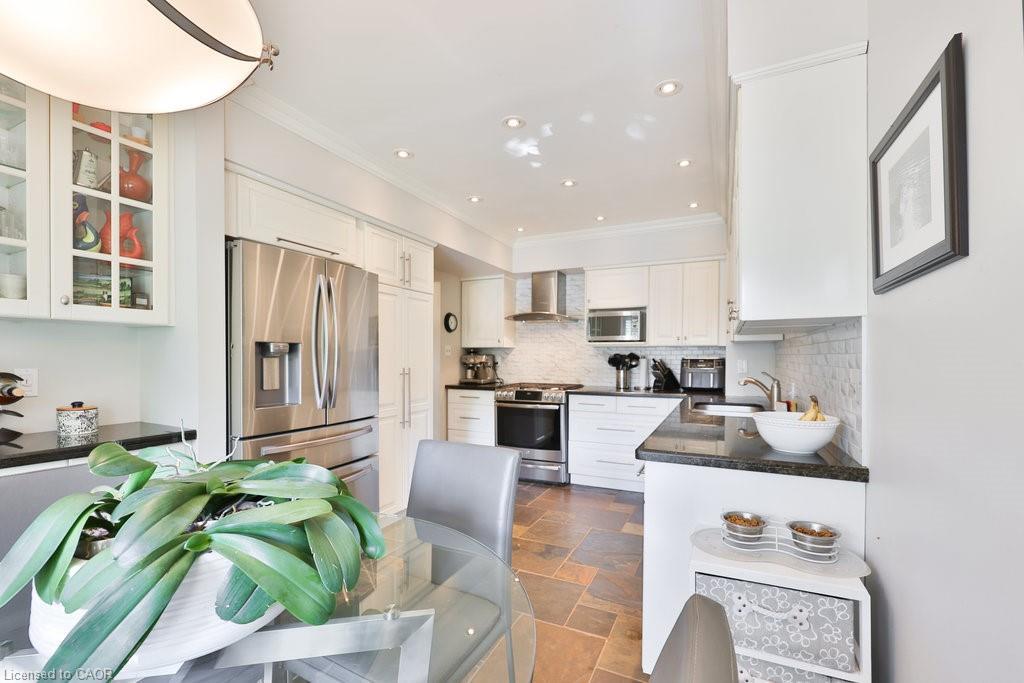 68 Tradewind Drive, Oakville, ON - Indoor Photo Showing Kitchen