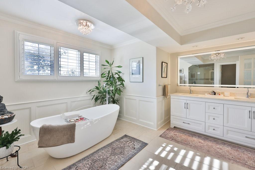 68 Tradewind Drive, Oakville, ON - Indoor Photo Showing Bathroom