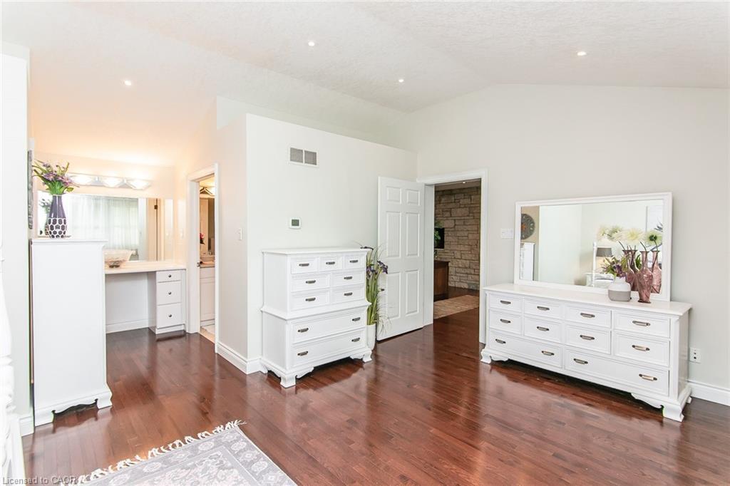 358 Green Acres Drive, Waterloo, ON - Indoor Photo Showing Bedroom