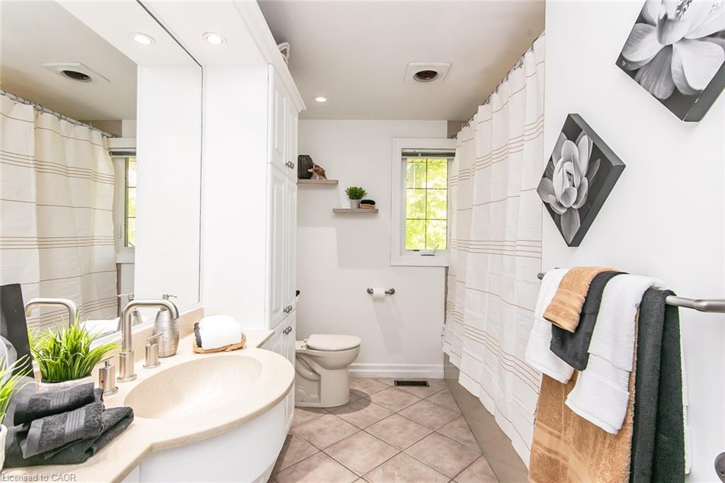 358 Green Acres Drive, Waterloo, ON - Indoor Photo Showing Bathroom