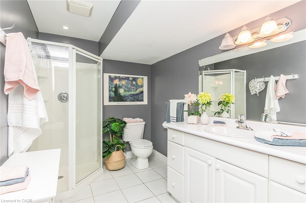 358 Green Acres Drive, Waterloo, ON - Indoor Photo Showing Bathroom