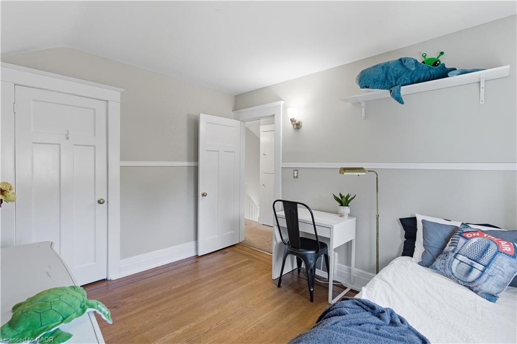 197 Balmoral Avenue S, Hamilton, ON - Indoor Photo Showing Bedroom