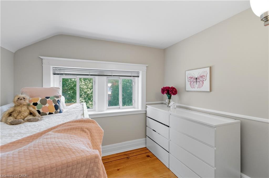 197 Balmoral Avenue S, Hamilton, ON - Indoor Photo Showing Bedroom