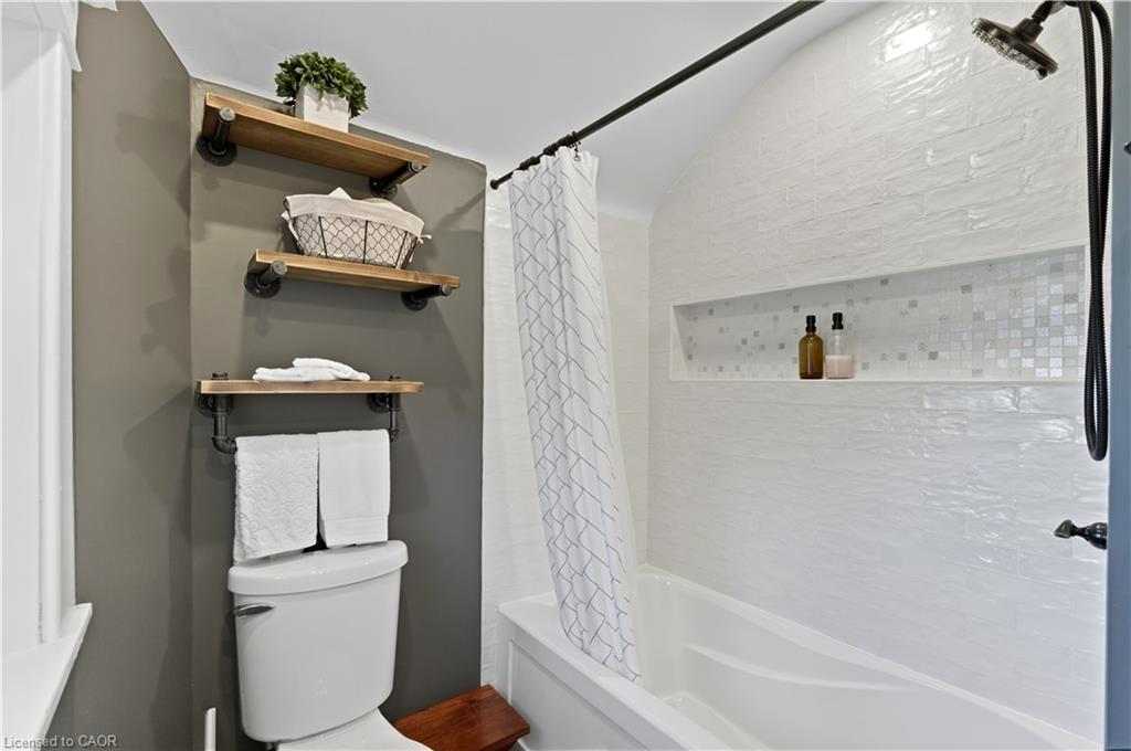 197 Balmoral Avenue S, Hamilton, ON - Indoor Photo Showing Bathroom