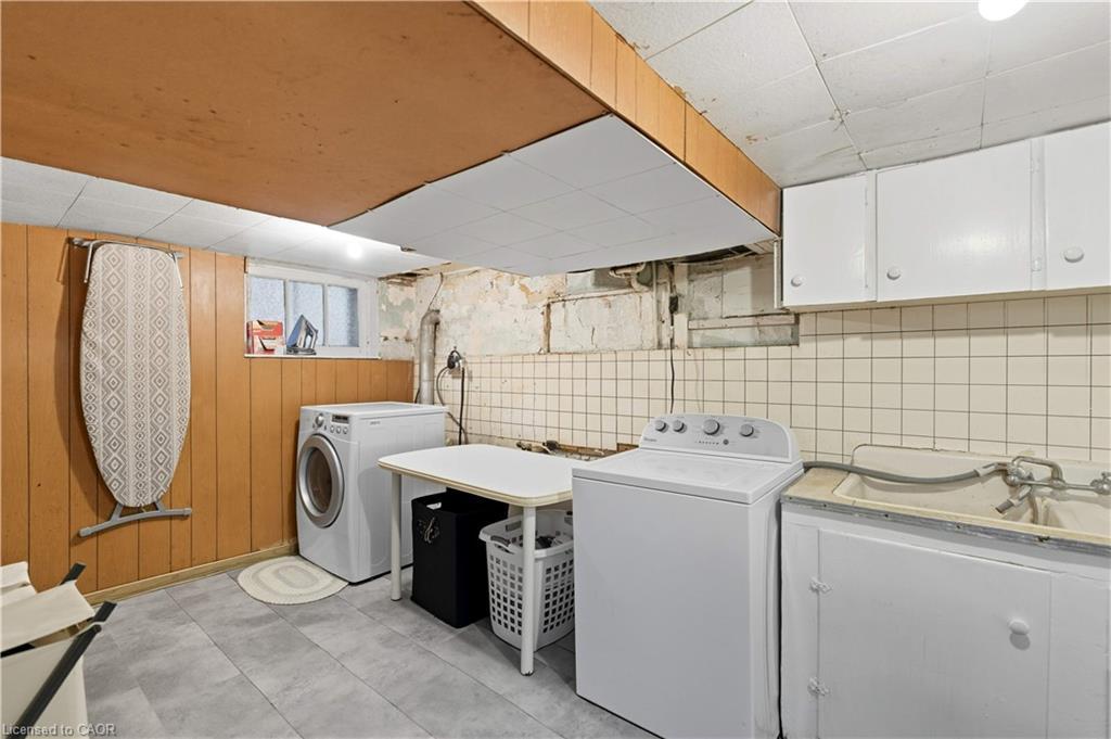 197 Balmoral Avenue S, Hamilton, ON - Indoor Photo Showing Laundry Room