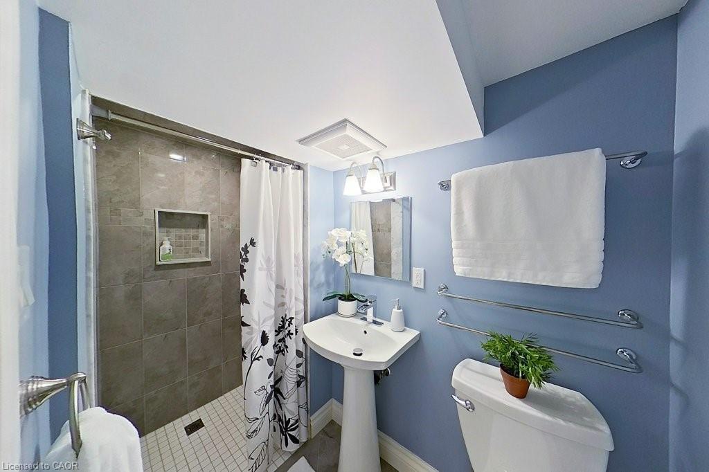 68 Windermere Court, Brampton, ON - Indoor Photo Showing Bathroom