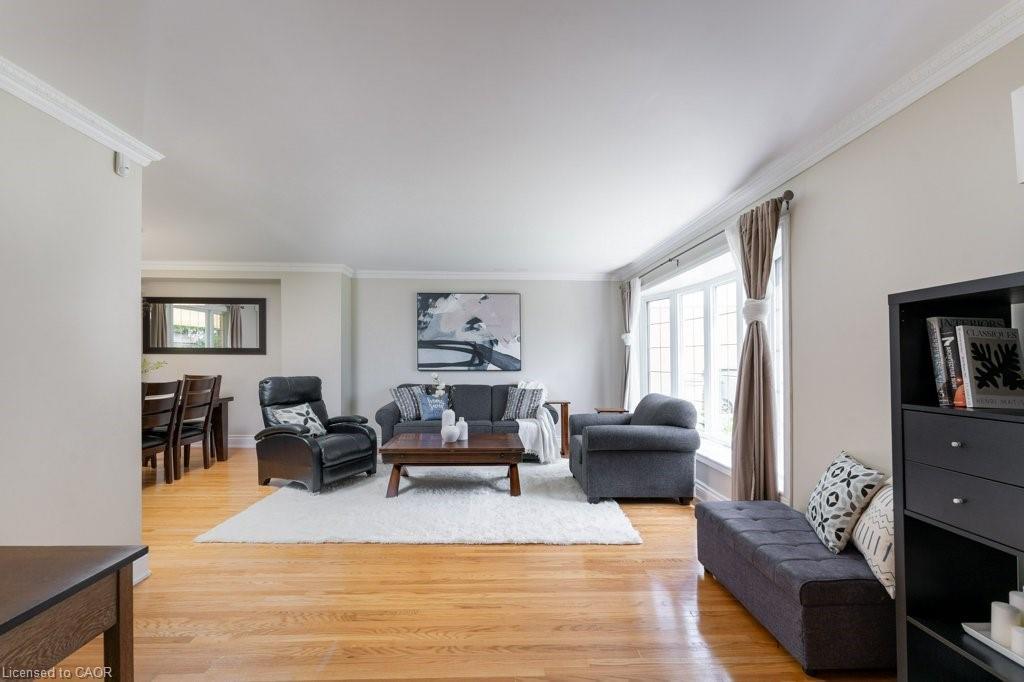 68 Windermere Court, Brampton, ON - Indoor Photo Showing Living Room