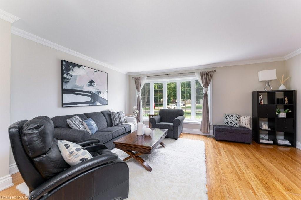 68 Windermere Court, Brampton, ON - Indoor Photo Showing Living Room