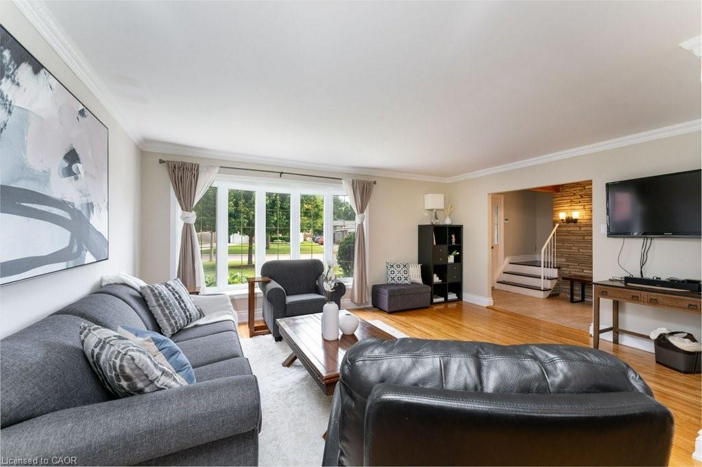 68 Windermere Court, Brampton, ON - Indoor Photo Showing Living Room
