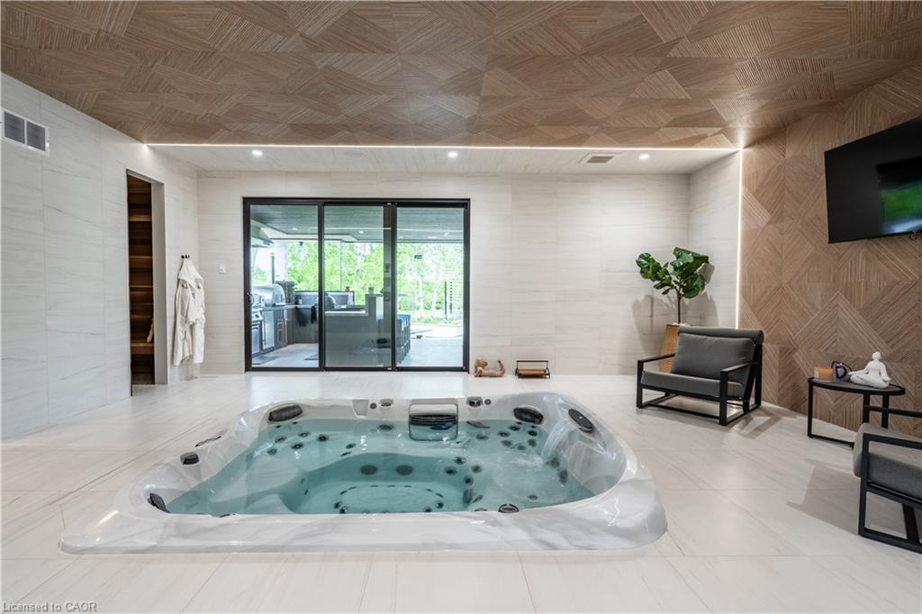 13311 Sixth Line Nassagaweya, Milton, ON - Indoor Photo Showing Other Room