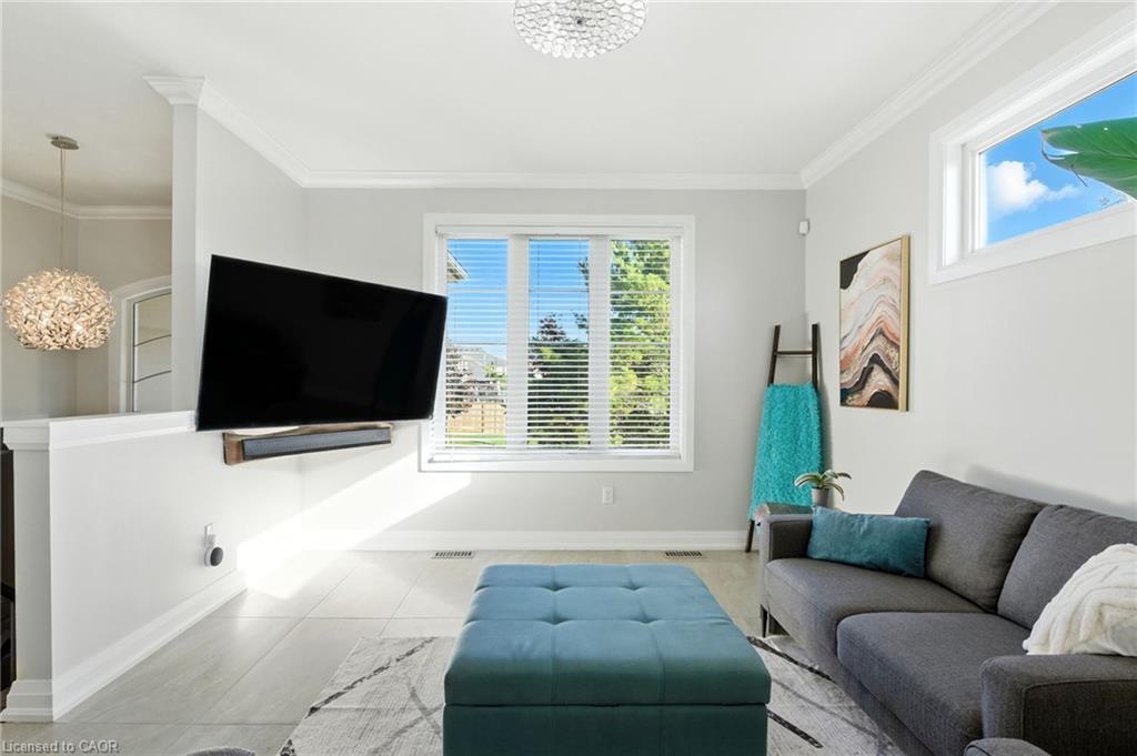 139 Gaiser Road, Welland, ON - Indoor Photo Showing Living Room