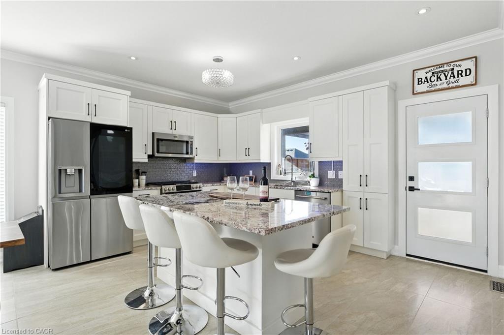 139 Gaiser Road, Welland, ON - Indoor Photo Showing Kitchen With Upgraded Kitchen