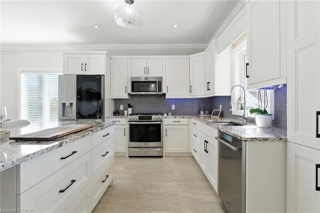 139 Gaiser Road, Welland, ON - Indoor Photo Showing Kitchen With Upgraded Kitchen