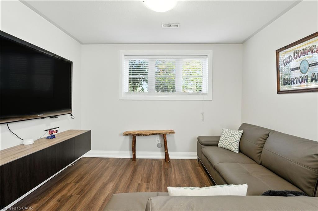 139 Gaiser Road, Welland, ON - Indoor Photo Showing Living Room