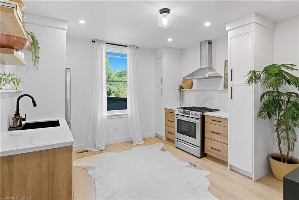 249 Bay Street N, Hamilton, ON - Indoor Photo Showing Kitchen