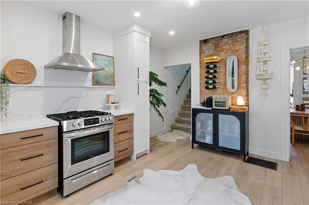 249 Bay Street N, Hamilton, ON - Indoor Photo Showing Kitchen